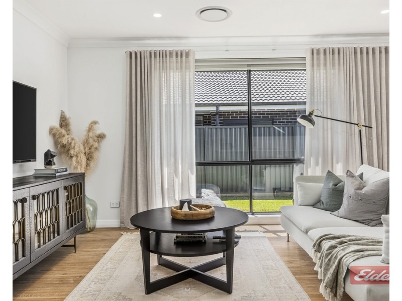 8 STATION MASTER AVENUE, Thirlmere NSW 2572