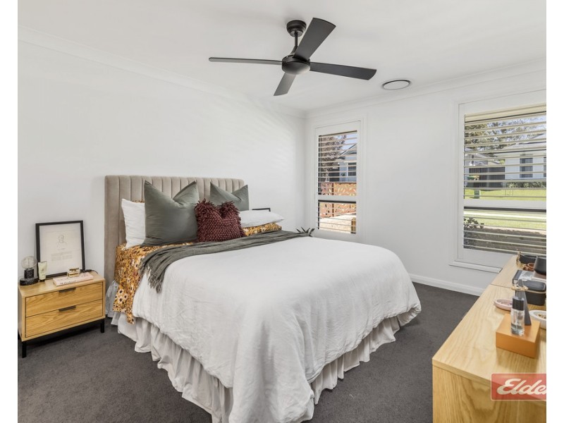 8 STATION MASTER AVENUE, Thirlmere NSW 2572