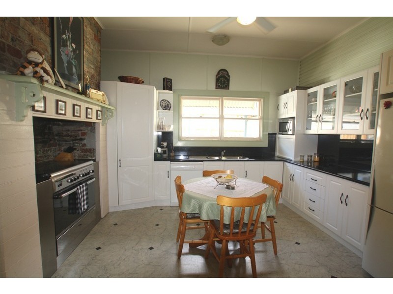 10 Campbell Street, Picton NSW 2571