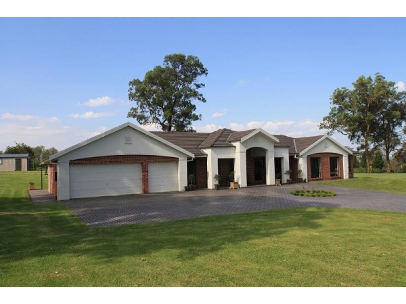 5 The Grange, Picton NSW 2571