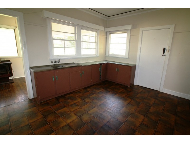 17 Coull Street, Picton NSW 2571