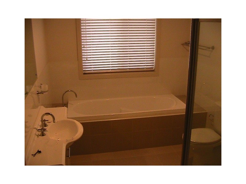 5 McBrien Place, The Oaks NSW 2570