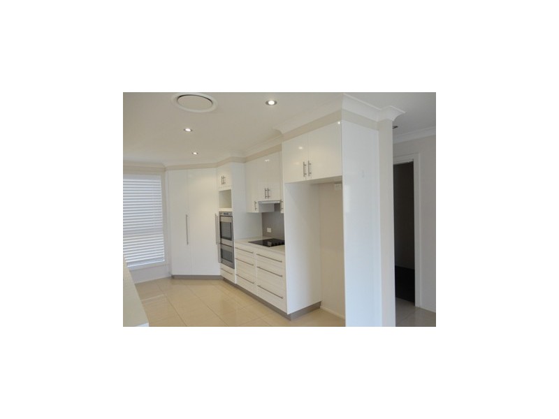 5 McBrien Place, The Oaks NSW 2570