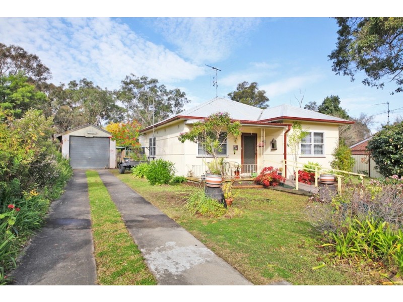10 Rita Street, Thirlmere NSW 2572