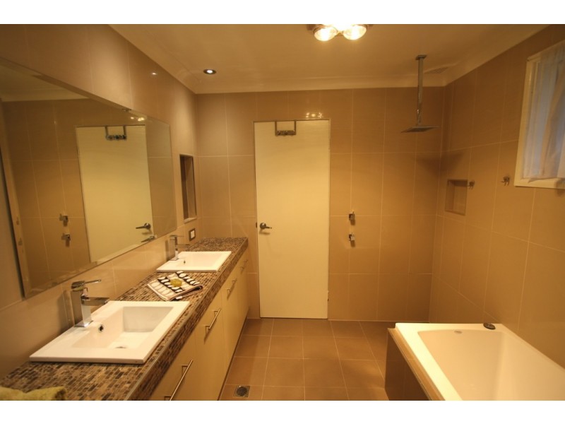 3 Heathcote Street, Picton NSW 2571