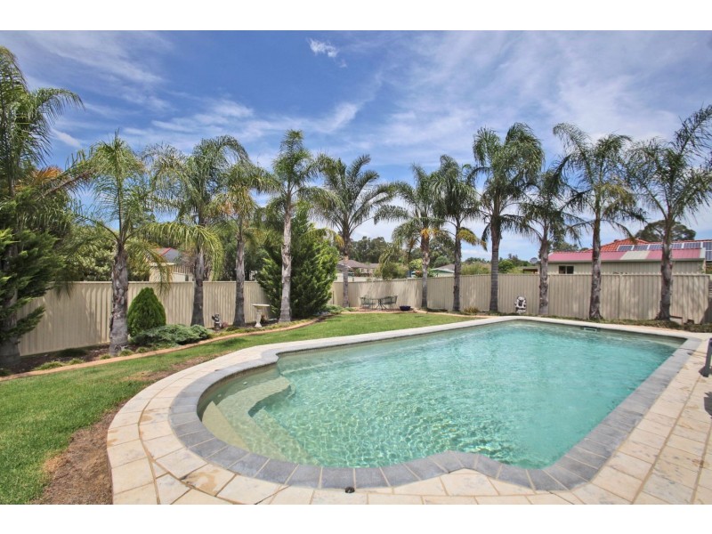 10 Madigan Grove, Thirlmere NSW 2572