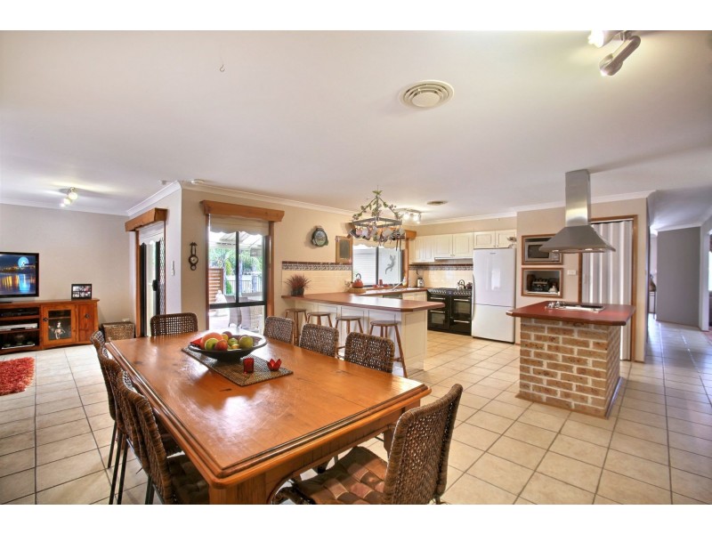 10 Madigan Grove, Thirlmere NSW 2572