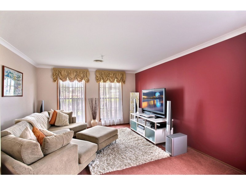 10 Madigan Grove, Thirlmere NSW 2572