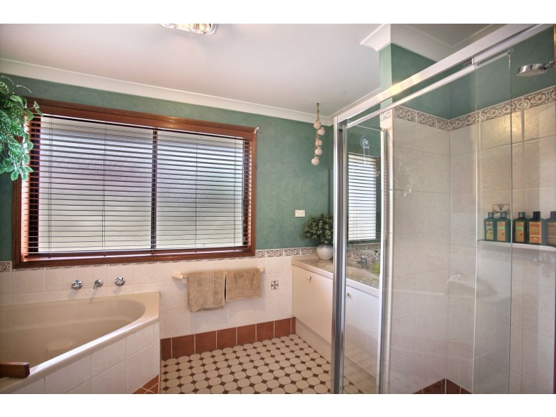 10 Madigan Grove, Thirlmere NSW 2572