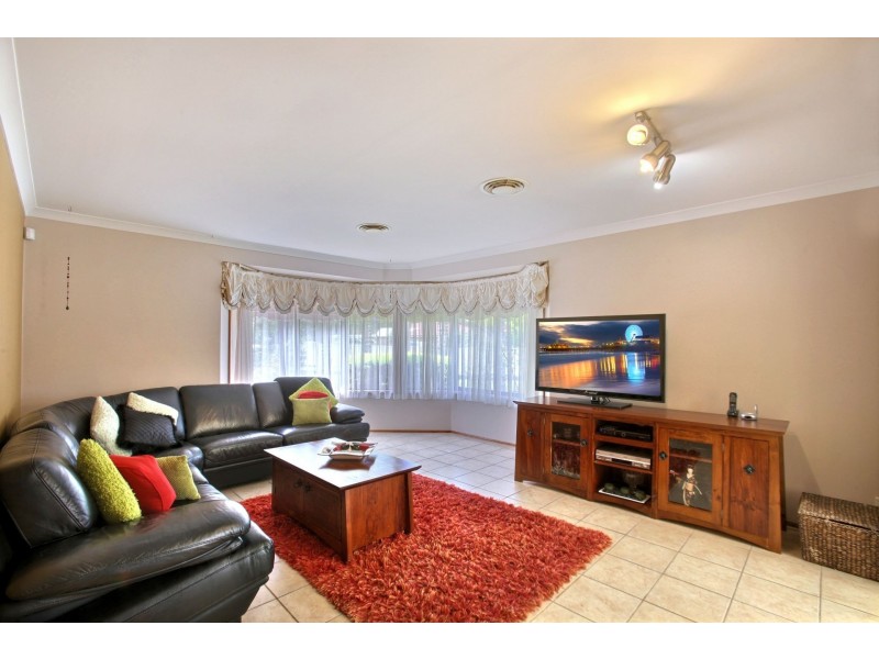 10 Madigan Grove, Thirlmere NSW 2572