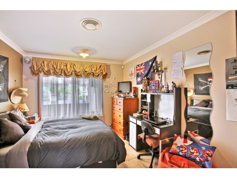 10 Madigan Grove, Thirlmere NSW 2572
