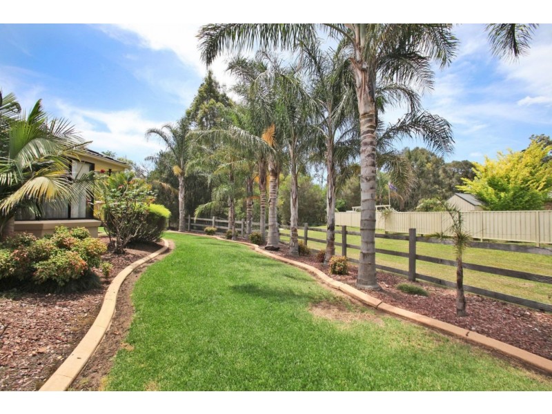 10 Madigan Grove, Thirlmere NSW 2572