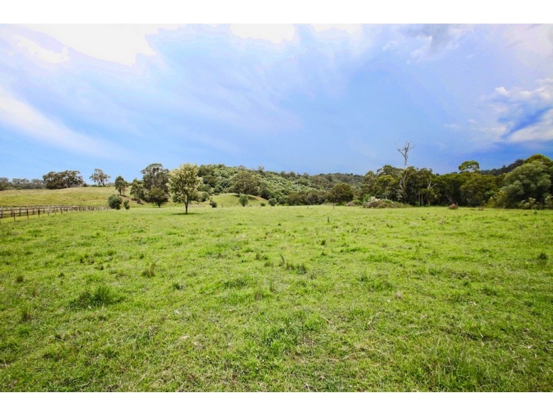 100 Eagles Road, Razorback NSW 2571