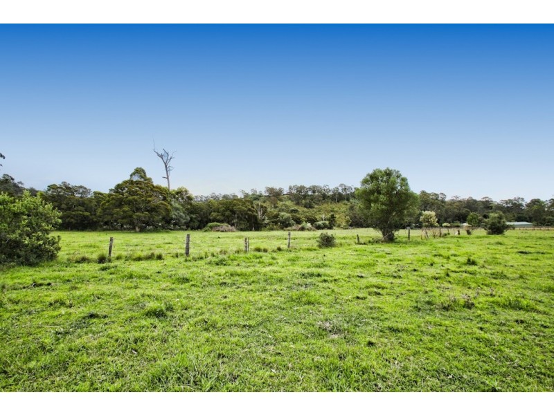 100 Eagles Road, Razorback NSW 2571