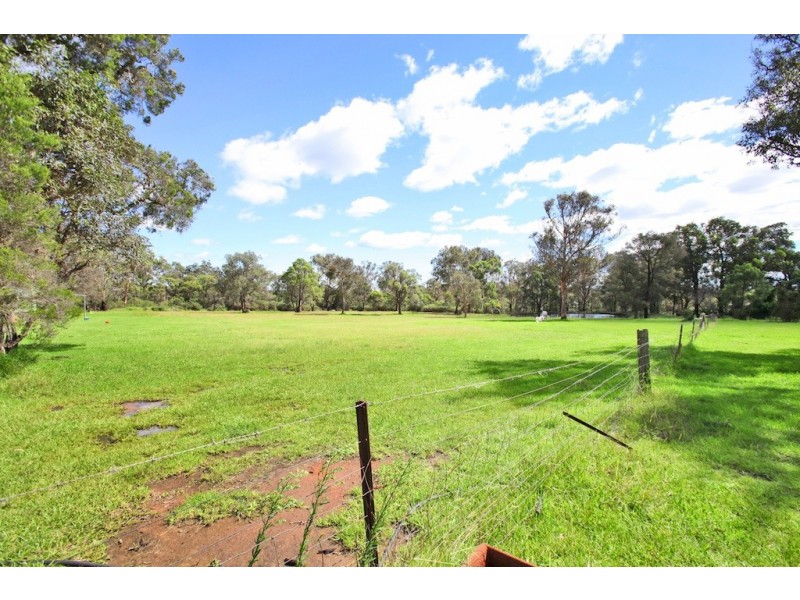 205 Nightingale Road, Pheasants Nest NSW 2574