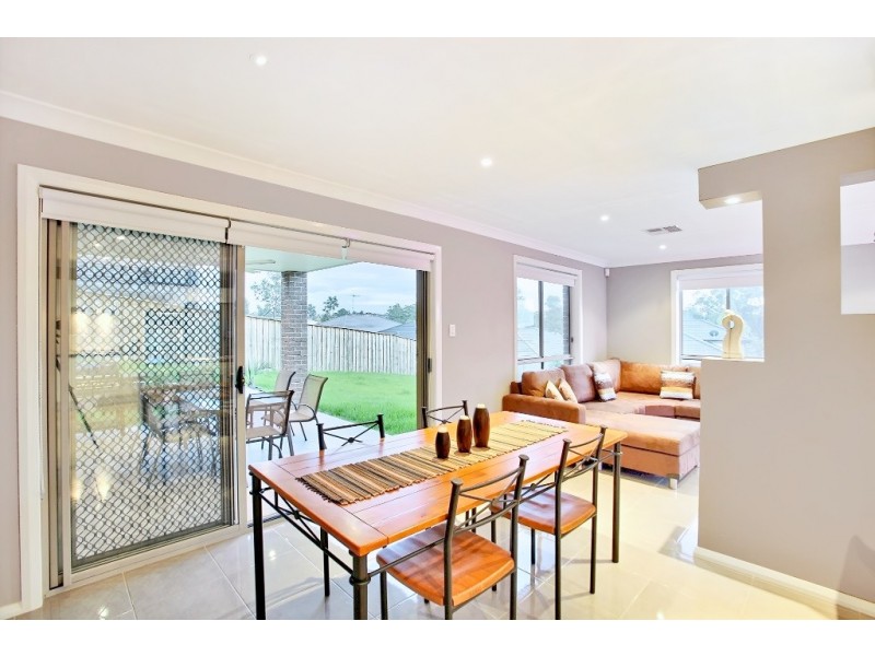 11 Robertson Way, Camden Park NSW 2570