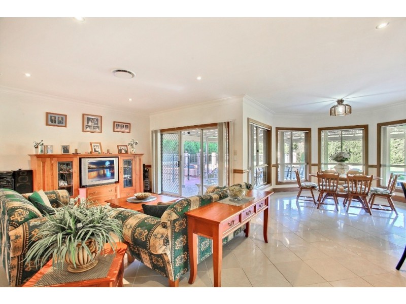 10 Davies Place, Picton NSW 2571