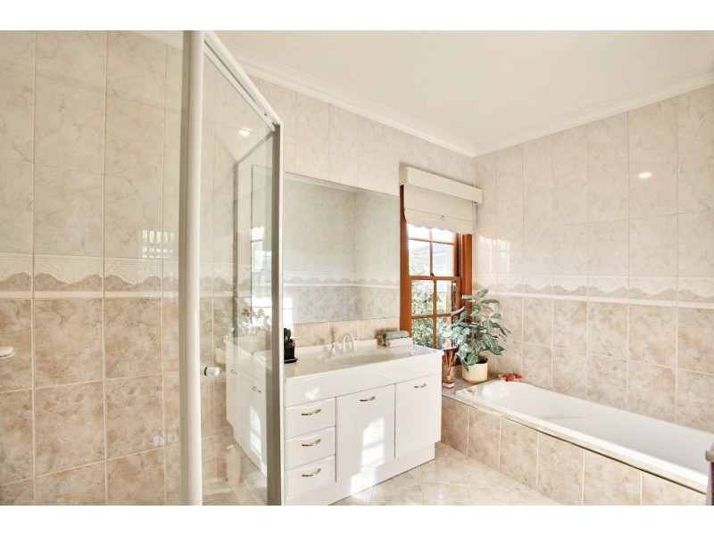 10 Davies Place, Picton NSW 2571