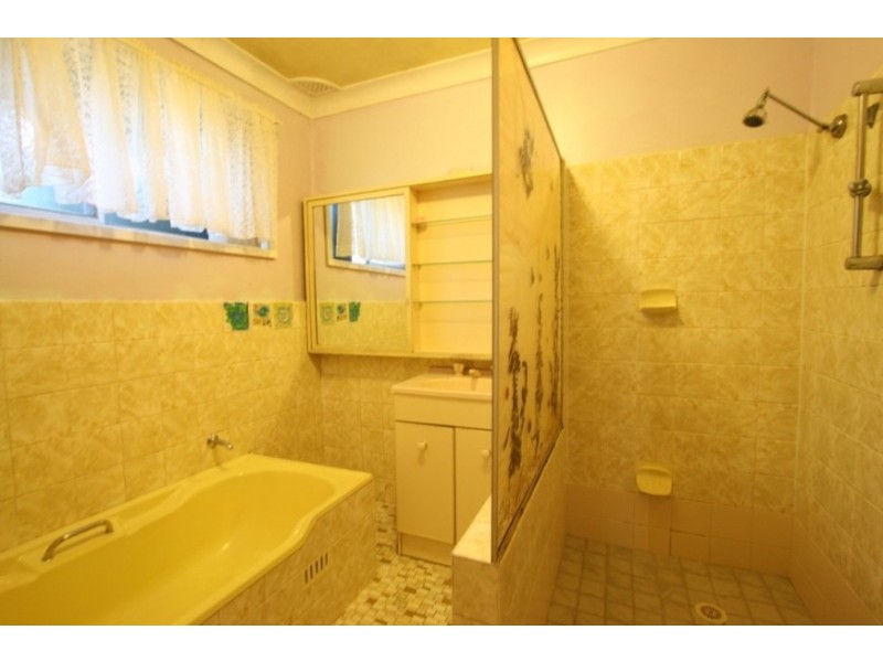 78 Thirlmere Way, Thirlmere NSW 2572