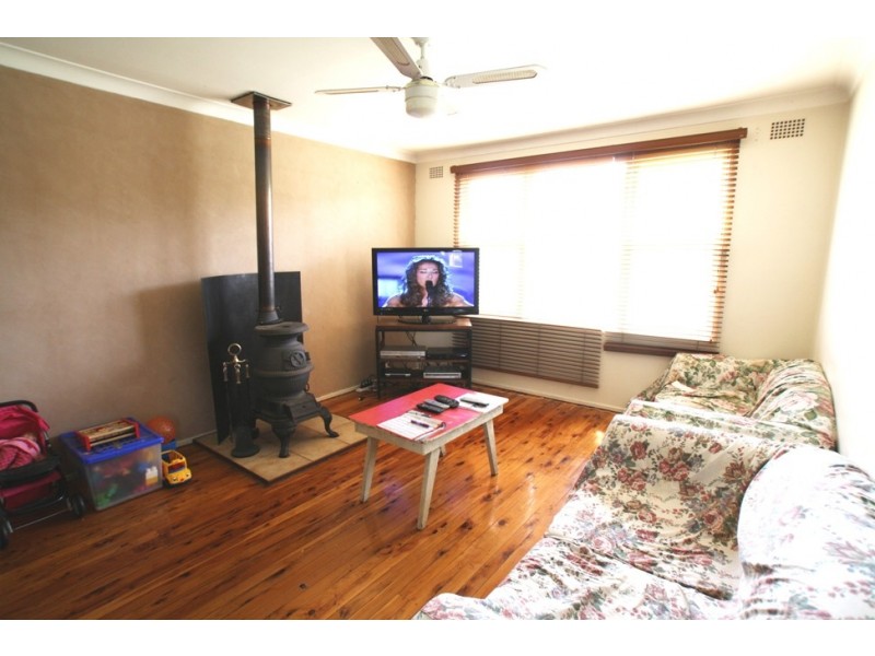22 Campbell St, Picton NSW 2571