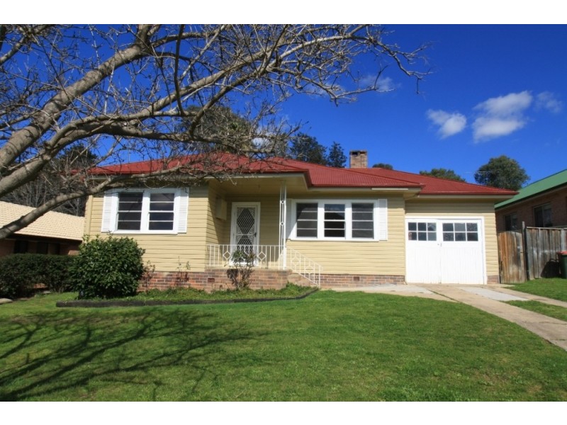 17 Coull Street, Picton NSW 2571