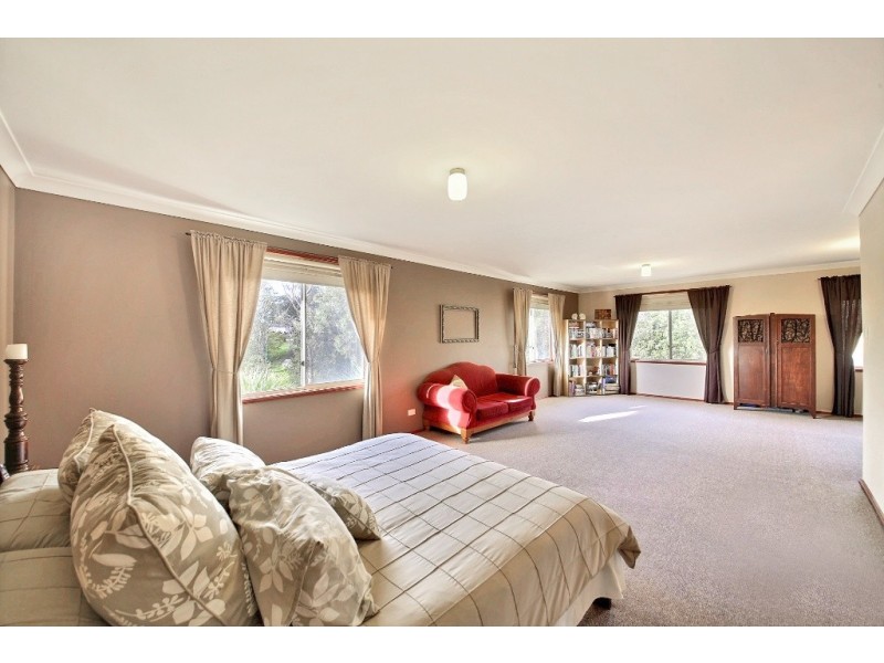 10 Krista Place, Tahmoor NSW 2573