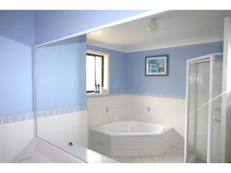 18 Ayrshire Garden, Picton NSW 2571