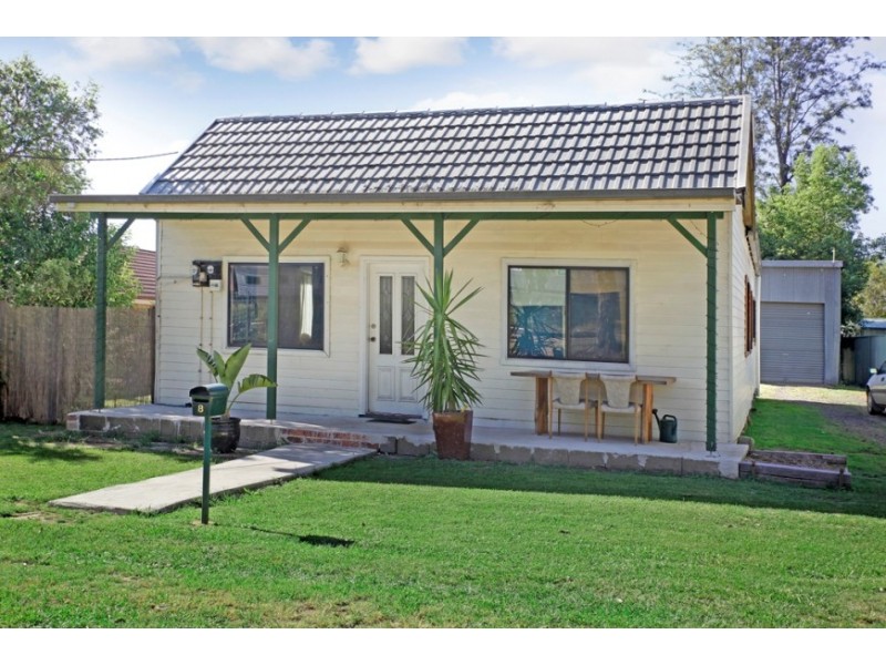 8 Station Street, Thirlmere NSW 2572