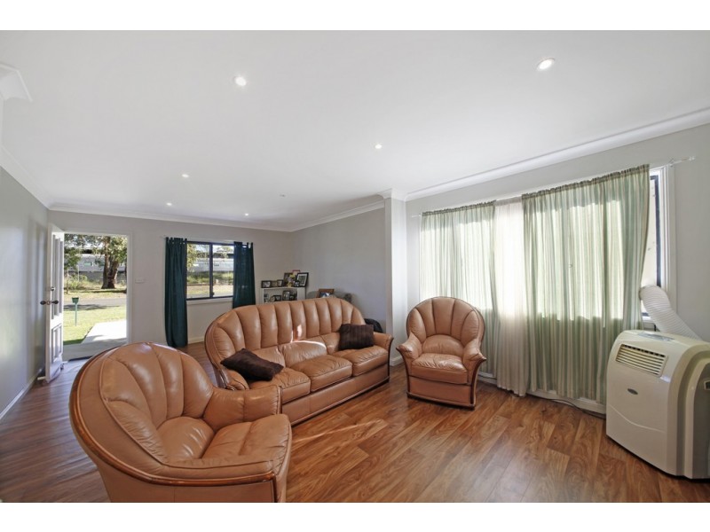 8 Station Street, Thirlmere NSW 2572