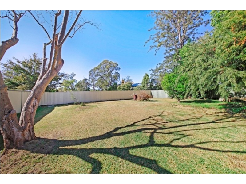 8 Station Street, Thirlmere NSW 2572