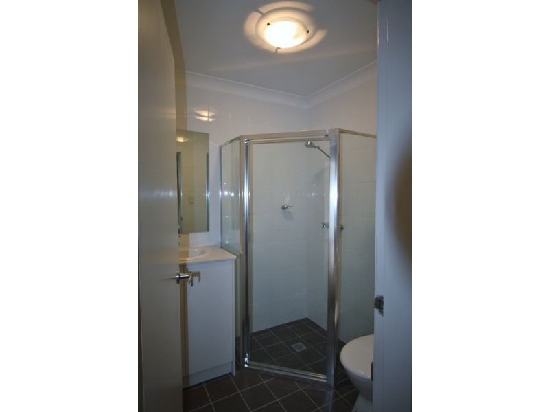 4/240 Menangle Street, Picton NSW 2571