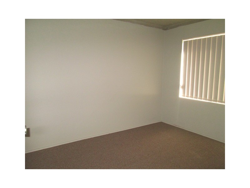 2/77 Menangle Street, Picton NSW 2571