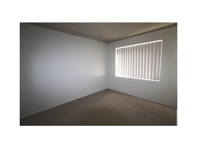 2/77 Menangle Street, Picton NSW 2571