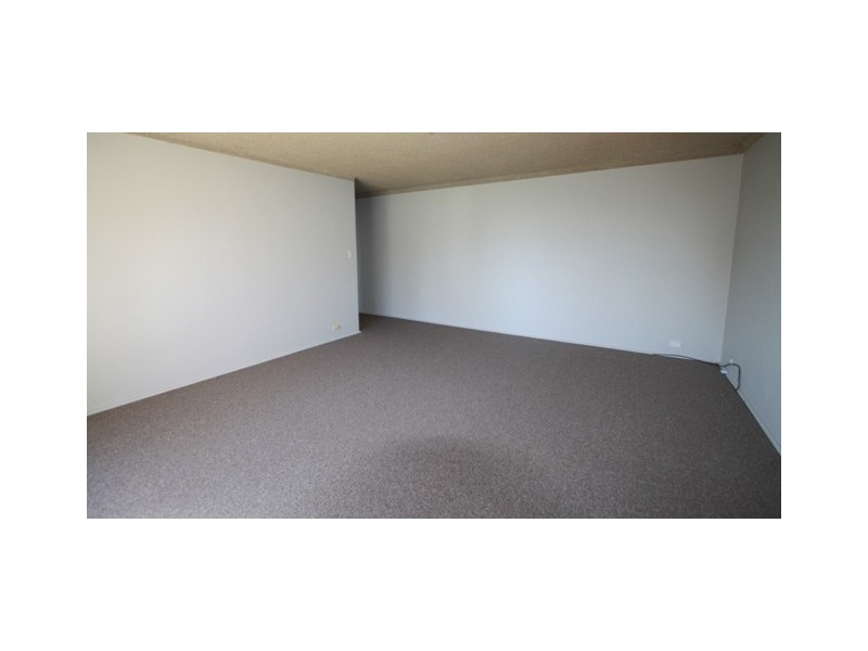 2/77 Menangle Street, Picton NSW 2571