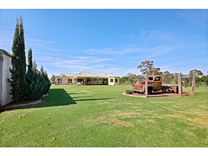 4 Whistler Close, Buxton NSW 2571