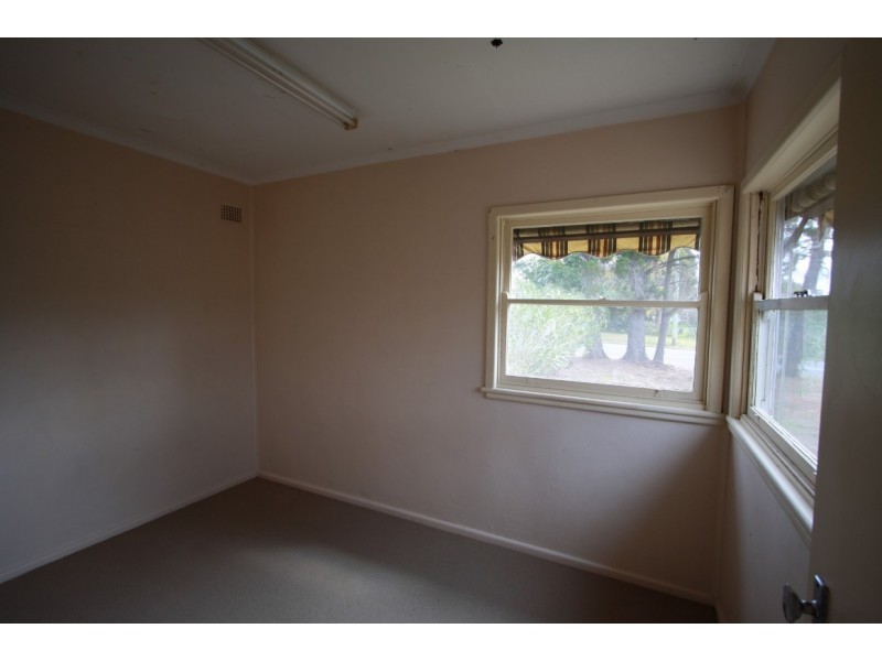 32 Westbourne Avenue, Thirlmere NSW 2572