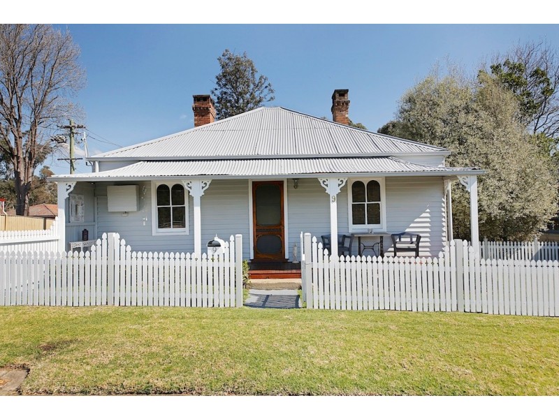 9 Campbell Street, Picton NSW 2571