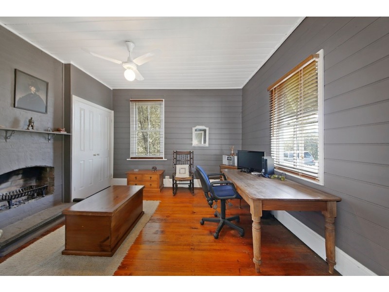 9 Campbell Street, Picton NSW 2571