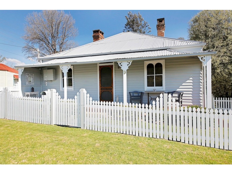 9 Campbell Street, Picton NSW 2571