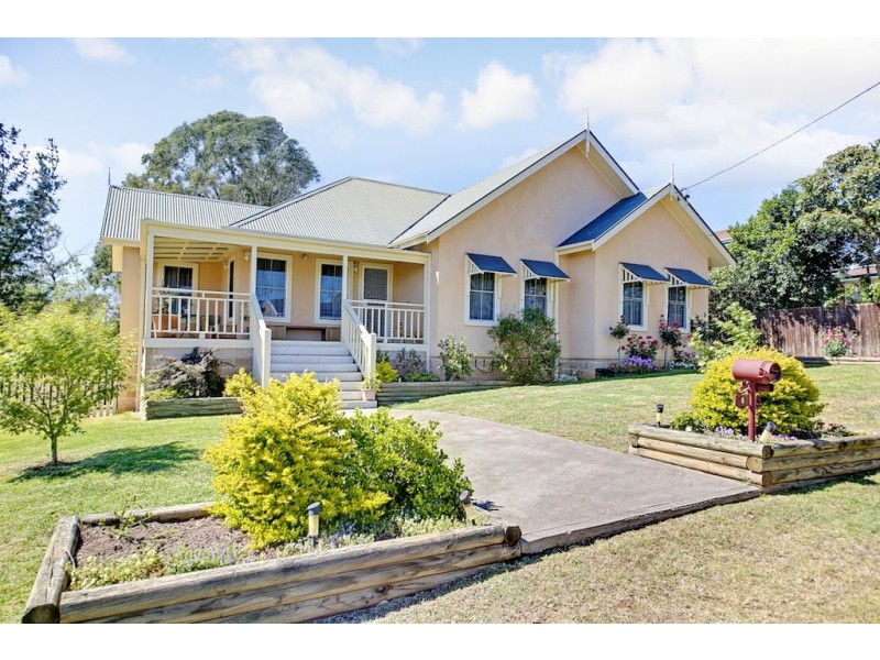 6 Krista Place, Tahmoor NSW 2573