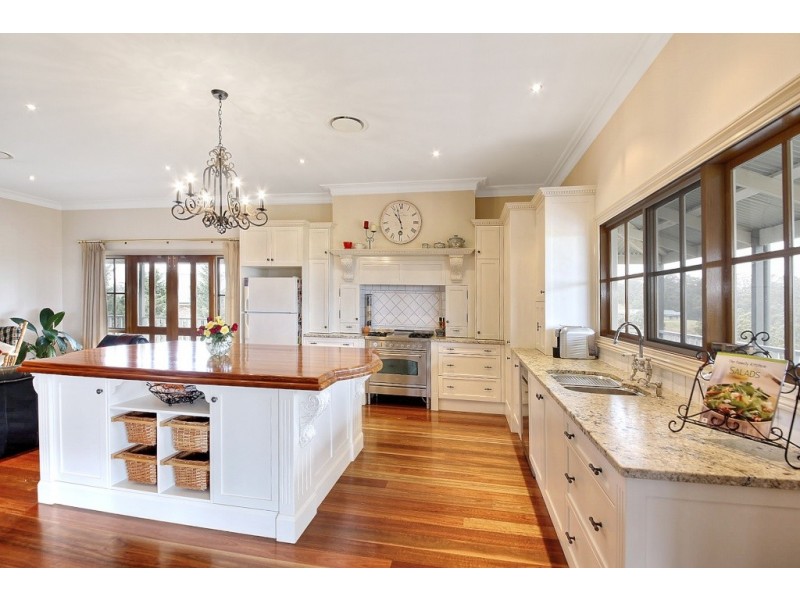 5 Thomas Place, Razorback NSW 2571