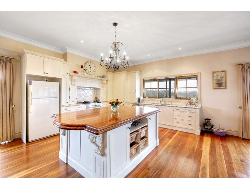 5 Thomas Place, Razorback NSW 2571