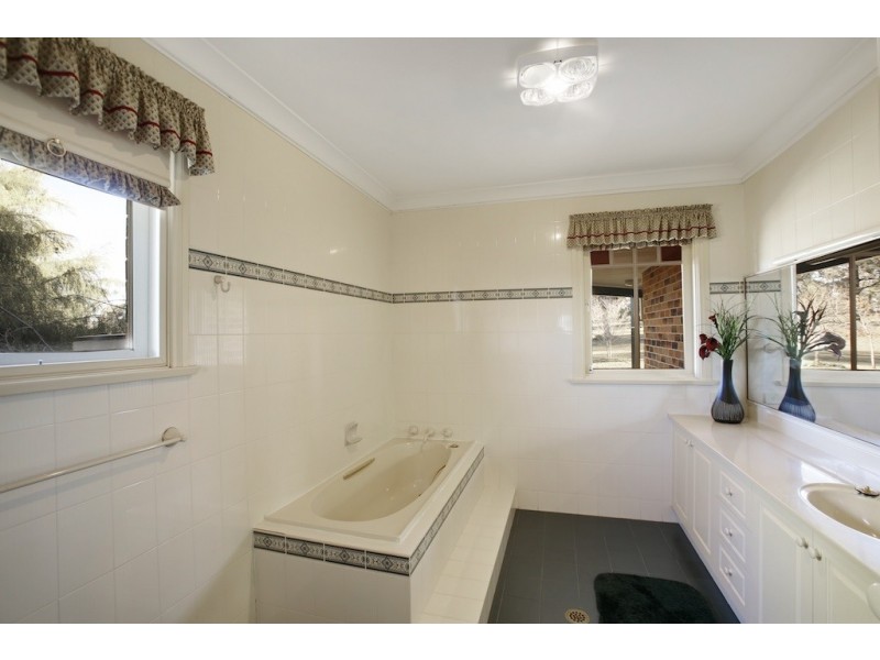 380 Oaks Road, Thirlmere NSW 2572