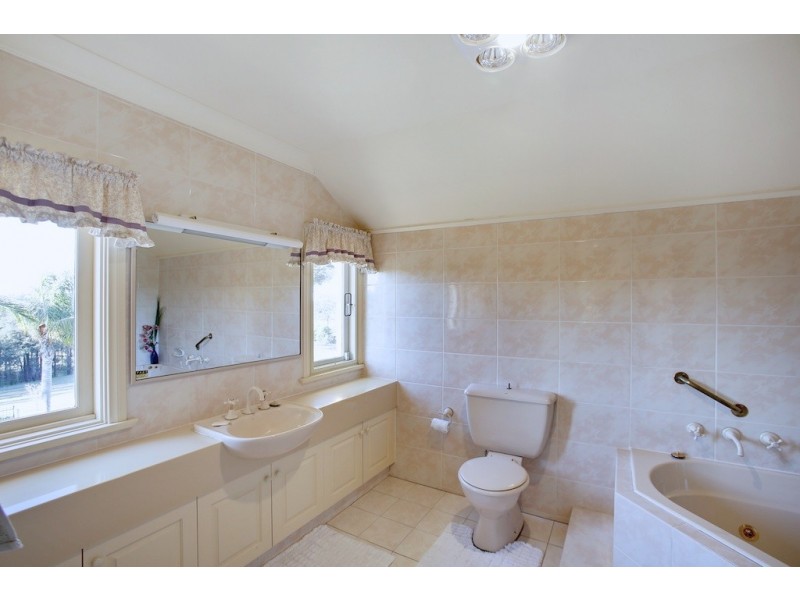 380 Oaks Road, Thirlmere NSW 2572