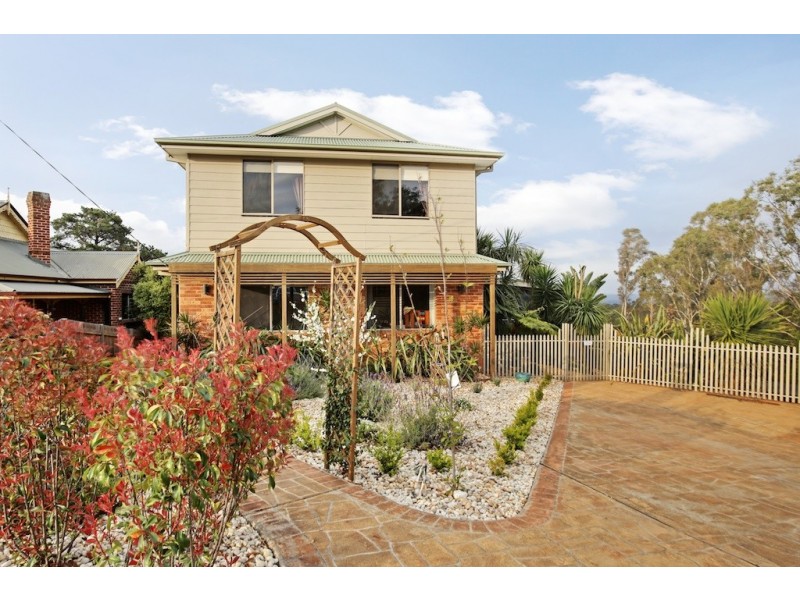 10 Krista Place, Tahmoor NSW 2573