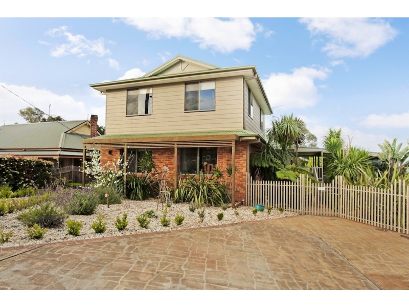 10 Krista Place, Tahmoor NSW 2573