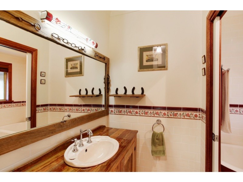 5 Lakesland Road, Thirlmere NSW 2572