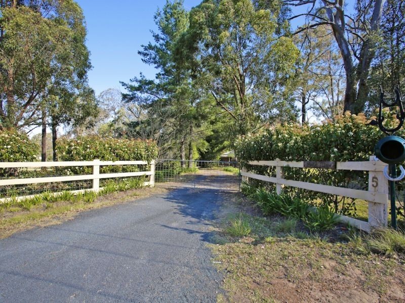 5 Lakesland Road, Thirlmere NSW 2572