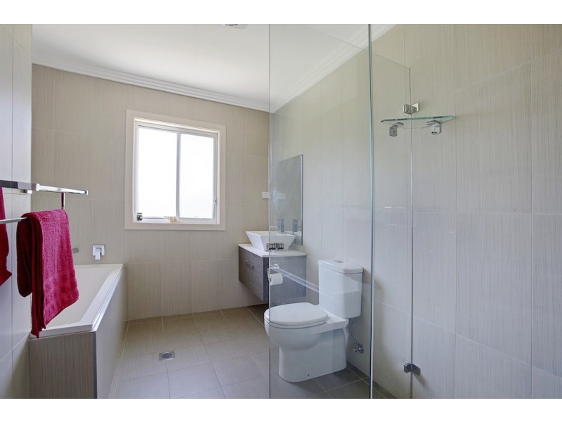 15 Railway Parade, Douglas Park NSW 2569