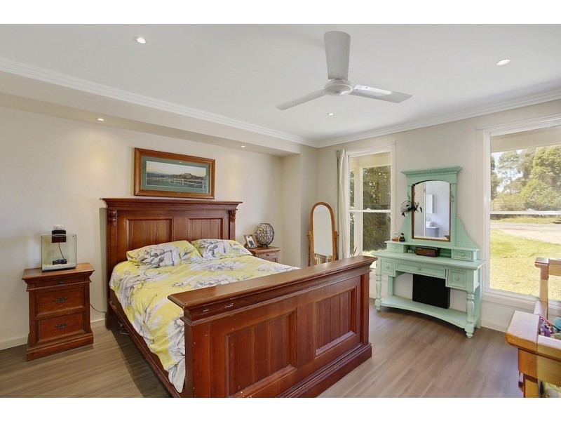 15 Railway Parade, Douglas Park NSW 2569